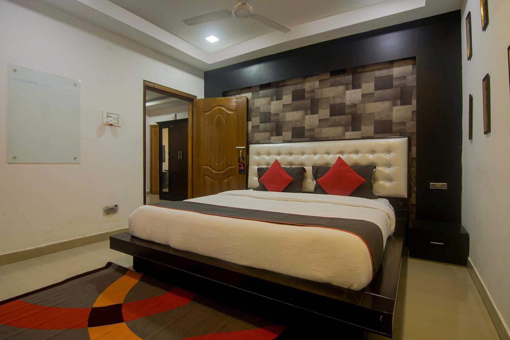 Collection O The Blu Bell Nizarapar Path Hotel Guwahati Exterior foto