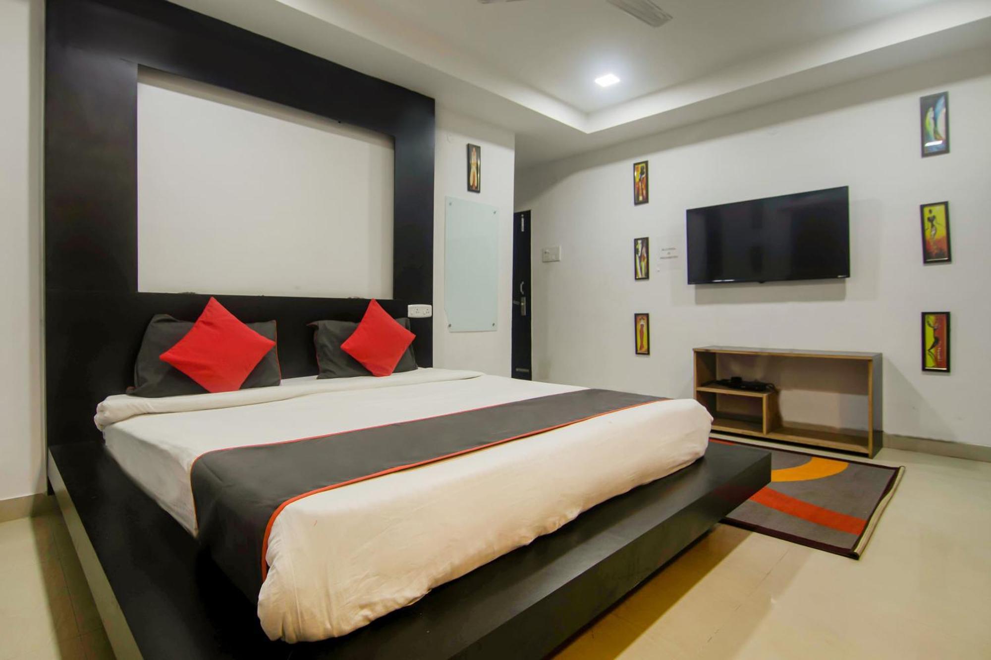 Collection O The Blu Bell Nizarapar Path Hotel Guwahati Exterior foto