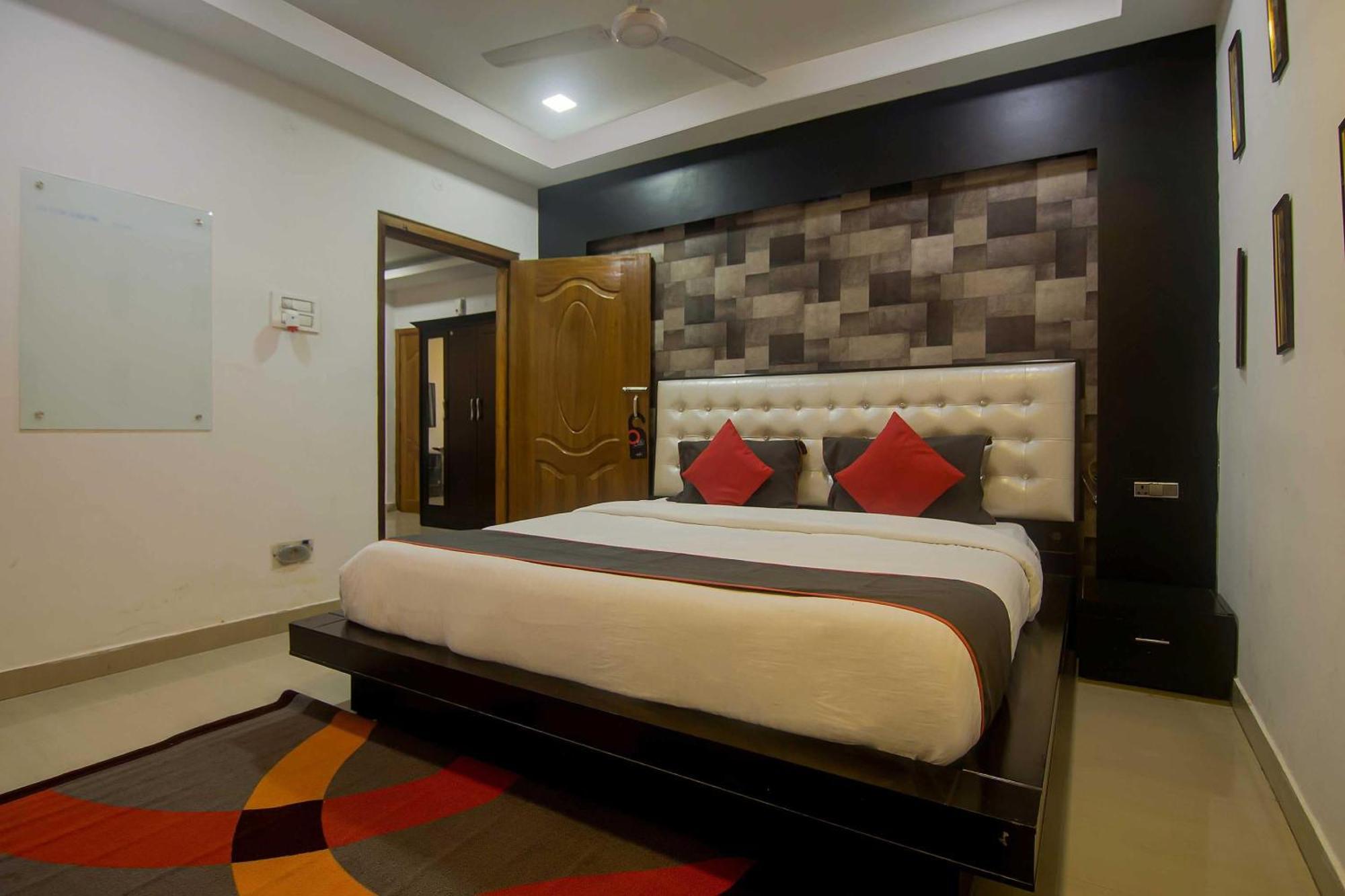 Collection O The Blu Bell Nizarapar Path Hotel Guwahati Exterior foto
